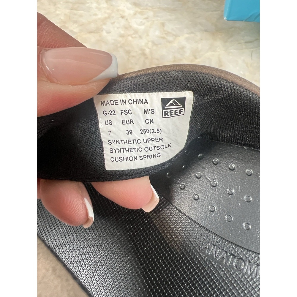 Reef Men's Cushion Spring Flip Flop Sandal, Size 7, Brown - Picture 6 of 6